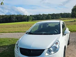Weiß Gebraucht 2010 Opel Corsa Edition Kleinwagen | 1.500 € (Guter Preis)