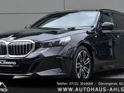 Black sapphire Gebraucht 2024 BMW 520 M Sport Kombi | 51.700 € (Superpreis)
