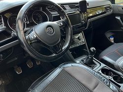 Schwarz Gebraucht 2017 VW Touran Van / Kleinbus | 18.000 € (Etwas zu teuer)