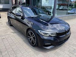 Schwarz Gebraucht 2020 BMW 320 M Sport Kombi | 18.990 €
