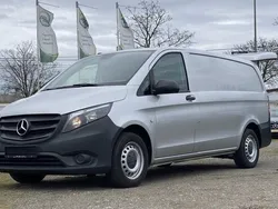 Silber brillantsilber metallic Gebraucht 2018 Mercedes Vito Van / Kleinbus | 16.000 € (Guter Preis)