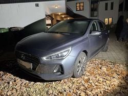 Grau Gebraucht 2017 Hyundai i30 Intro Edition Kleinwagen | 9.900 € (Fairer Preis)