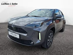 Grau Gebraucht 2023 Toyota Yaris Cross Team SUV | 25.490 € (Fairer Preis)