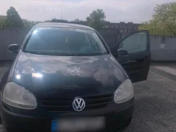 Schwarz Gebraucht 2005 VW Golf V Limousine | 2.000 € (Etwas zu teuer)