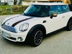 Weiß Gebraucht 2011 Mini ONE Kleinwagen | 5.450 € (Etwas zu teuer)