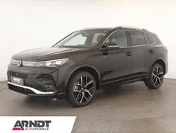 Deep black perleffekt Gebraucht 2024 VW Tiguan R-line SUV | 44.484 € (Fairer Preis)