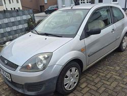 Silber Gebraucht 2007 Ford Fiesta Ambiente Limousine | 899 € (Superpreis)