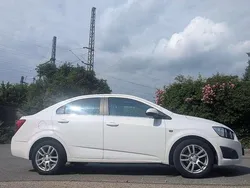 Weiß Gebraucht 2011 Chevrolet Aveo LT Limousine | 2.200 € (Fairer Preis)