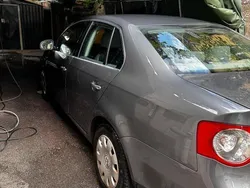 Grau Gebraucht 2005 VW Jetta Limousine | 3.300 € (Teuer)