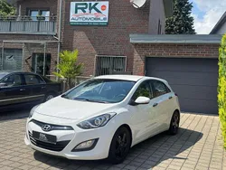 Weiß Gebraucht 2013 Hyundai i30 Style Limousine | 5.500 € (Fairer Preis)