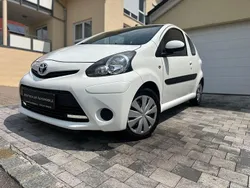 Weiß Gebraucht 2013 Toyota Aygo Cool Kleinwagen | 4.690 € (Fairer Preis)