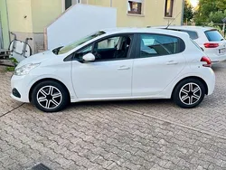 Weiß Gebraucht 2017 Peugeot 208 Kleinwagen | 5.500 € (Fairer Preis)