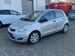 Silber Gebraucht 2009 Toyota Yaris Cool Limousine | 3.990 € (Fairer Preis)