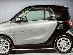 Schwarz Gebraucht 2019 Smart ForTwo Coupé Basis Kleinwagen | 12.500 € (Fairer Preis)