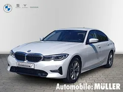 Weiss Gebraucht 2021 BMW 320 Sport Line Limousine | 33.450 € (Fairer Preis)