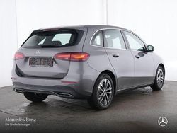 Mountain grau Gebraucht 2024 Mercedes B200 Progressive Van / Kleinbus | 30.990 € (Guter Preis)