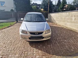 Silber Gebraucht 2001 Mazda 323 Kombi | 1.900 €