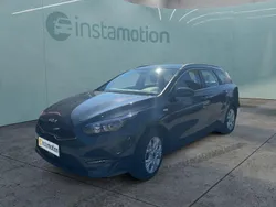 Grau Gebraucht 2023 Kia Ceed Kombi | 23.299 € (Guter Preis)