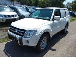 Weiß Gebraucht 2009 Mitsubishi Pajero Inform SUV | 4.900 € (Fairer Preis)
