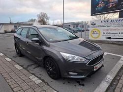Grau Gebraucht 2015 Ford Focus Business Edition Kombi | 4.690 € (Fairer Preis)