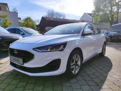 Weiß Gebraucht 2022 Ford Focus Cool & Connect Limousine | 17.989 € (Guter Preis)