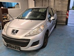 Silber Gebraucht 2010 Peugeot 207 Kleinwagen | 2.200 €