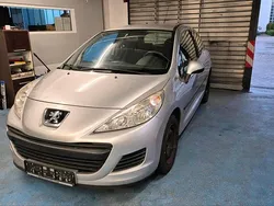 Silber Gebraucht 2010 Peugeot 207 Kleinwagen | 2.900 €
