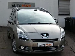 Grau Gebraucht 2011 Peugeot 5008 Allure Van / Kleinbus | 3.490 € (Superpreis)