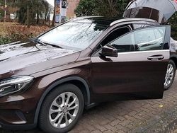 Braun Gebraucht 2014 Mercedes GLA200 Urban SUV | 15.600 € (Teuer)