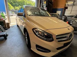 Beige Gebraucht 2018 Mercedes B200 Van / Kleinbus | 3.888 €