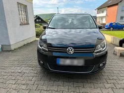 Schwarz Gebraucht 2015 VW Touran Van / Kleinbus | 14.000 € (Fairer Preis)