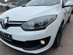 Weiß Gebraucht 2016 Renault Mégane III Authentique Limousine | 6.490 € (Fairer Preis)