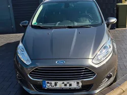 Grau Gebraucht 2017 Ford Fiesta Celebration Kleinwagen | 7.000 € (Fairer Preis)