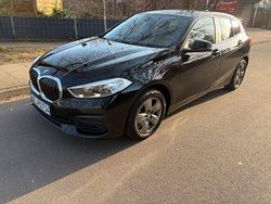 Schwarz Gebraucht 2021 BMW 118 Sport Line Kleinwagen | 17.700 € (Guter Preis)