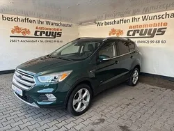 Grün Gebraucht 2017 Ford Kuga Titanium SUV | 13.400 € (Fairer Preis)