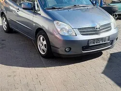 Grau Gebraucht 2003 Toyota Corolla Verso Van / Kleinbus | 1.700 € (Superpreis)