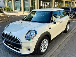 Weiß Gebraucht 2016 Mini ONE Kleinwagen | 13.150 € (Etwas zu teuer)