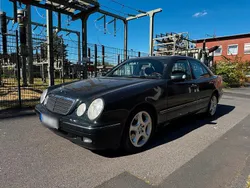 Grün Gebraucht 2001 Mercedes E430 Limousine | 6.890 €