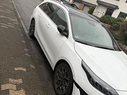 Weiß Gebraucht 2024 Kia Ceed Sportswagon GT-Line Kombi | 29.999 €