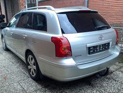 Silber Gebraucht 2005 Toyota Avensis Kombi | 1.400 € (Etwas zu teuer)