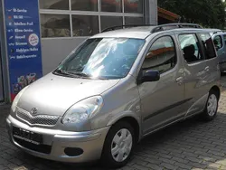 Grau Gebraucht 2004 Toyota Yaris Verso Sol Van / Kleinbus | 4.875 € (Teuer)