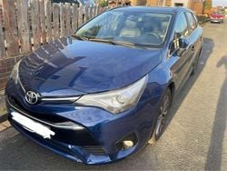 Blau Gebraucht 2016 Toyota Avensis Business Edition Kombi | 13.990 € (Guter Preis)