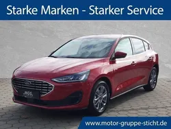 Fantastic red metallic Neu 2024 Ford Focus Titanium Limousine | 27.490 € (Superpreis)