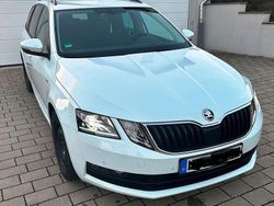 Weiß Gebraucht 2018 Skoda Octavia Clever Kombi | 16.800 € (Fairer Preis)