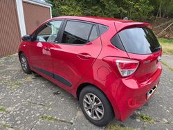 Rot Gebraucht 2016 Hyundai i10 Passion Kleinwagen | 7.700 € (Fairer Preis)