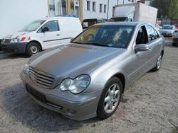 Beige Gebraucht 2004 Mercedes C220 Elegance Limousine | 2.100 € (Etwas zu teuer)