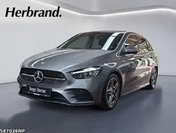 Metalliclack mountaingrau Gebraucht 2024 Mercedes B180 AMG Van / Kleinbus | 32.490 € (Fairer Preis)