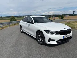 Weiß Gebraucht 2019 BMW 318 Sport Line Limousine | 26.490 €