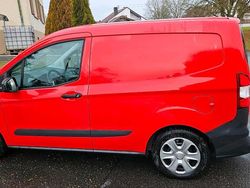 Rot Gebraucht 2021 Ford Courier Van / Kleinbus | 10.250 € (Fairer Preis)