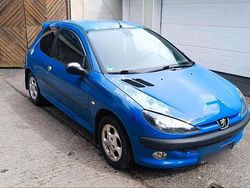 Blau Gebraucht 2000 Peugeot 206 Kleinwagen | 666 € (Guter Preis)